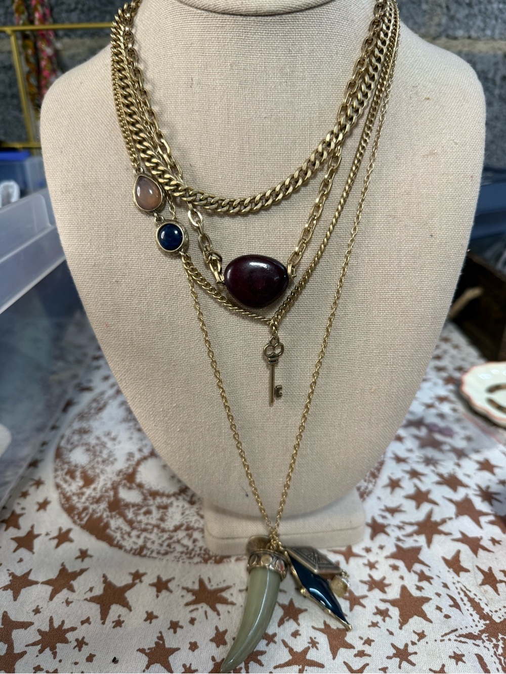 NWOT Free People Zella Layer Necklace in Gold - Picture 4 of 4
